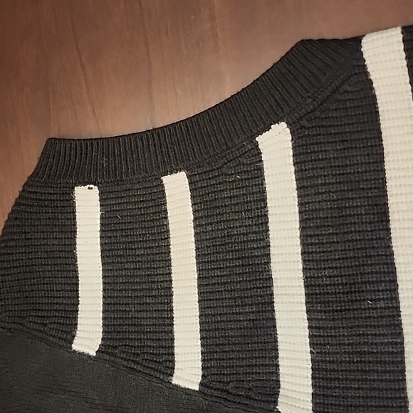 MANGO Crop V Sweater Vest sz Medium Black and White Striped - Picture 7 of 9